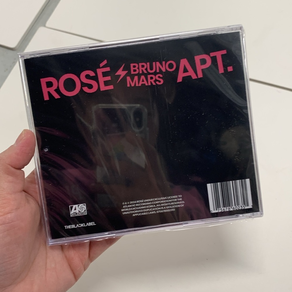 Rosé / Bruno Mars - APT - Picture 2 of 2